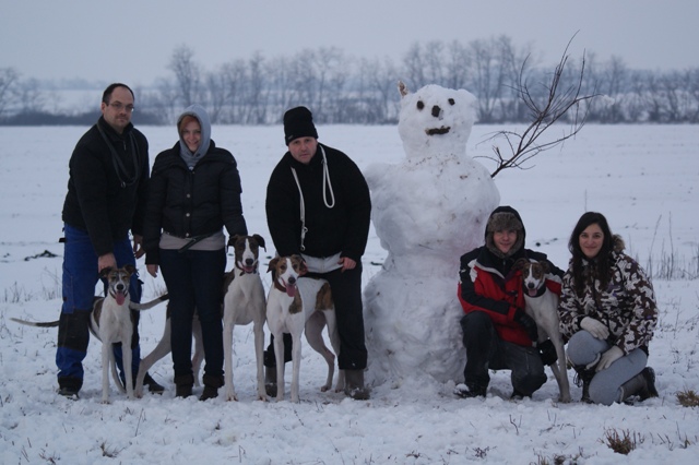 Pannon-Oriental Álom - magyar agar | Snowman built during the day... (From left to right:Fecó-Virág, Betti-Ábránd, Me and Papi, Snowman, Krisztián-Anada-Zita)